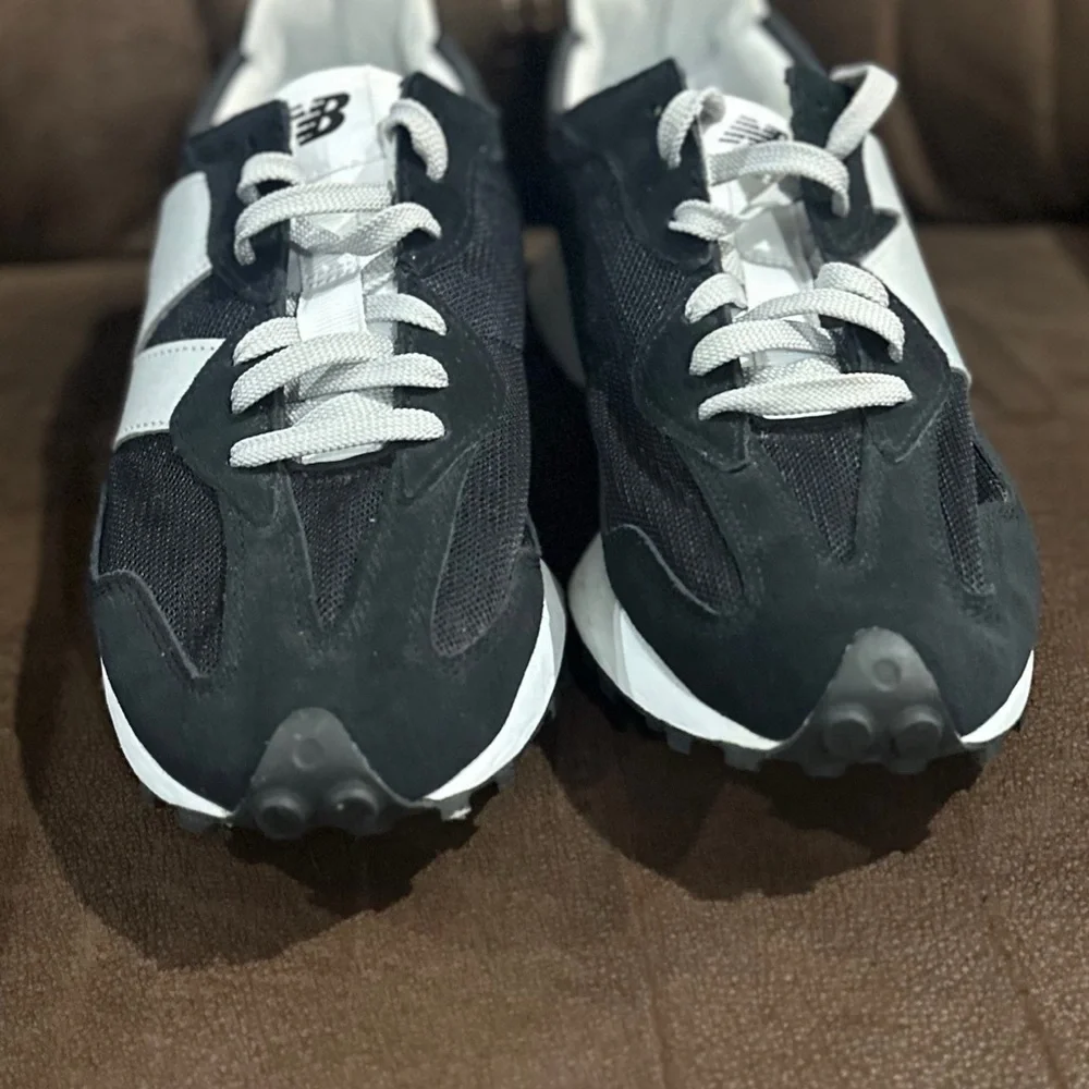 New Balance 327 Black/Silver [S327A]